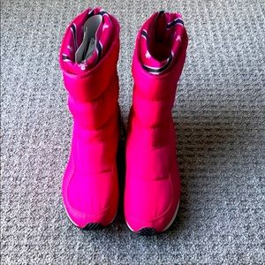 Pink winter boots NWT